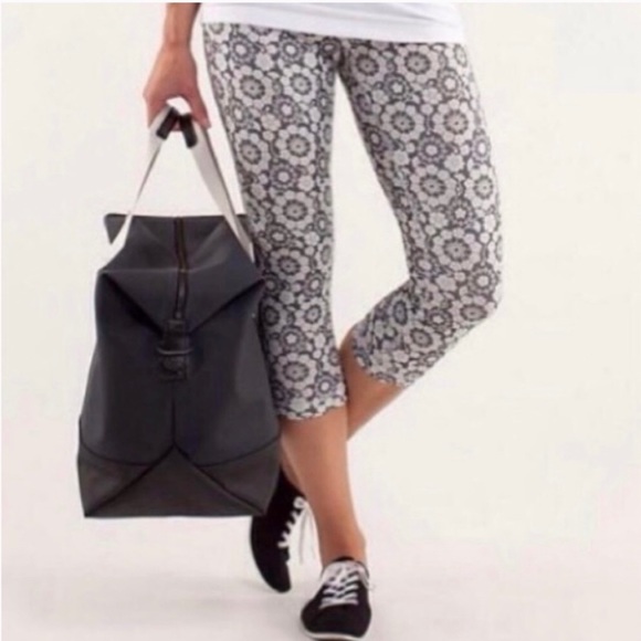 Lululemon Wunder Under Crop Twiggy White Black Printed Floral Nimbus Leggings - Picture 2 of 7